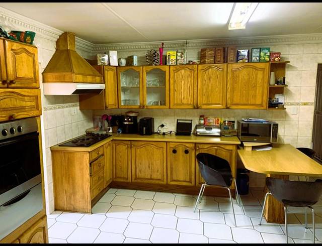 5 BEDROOM HOUSE FOR SALE IN PRIMROSE